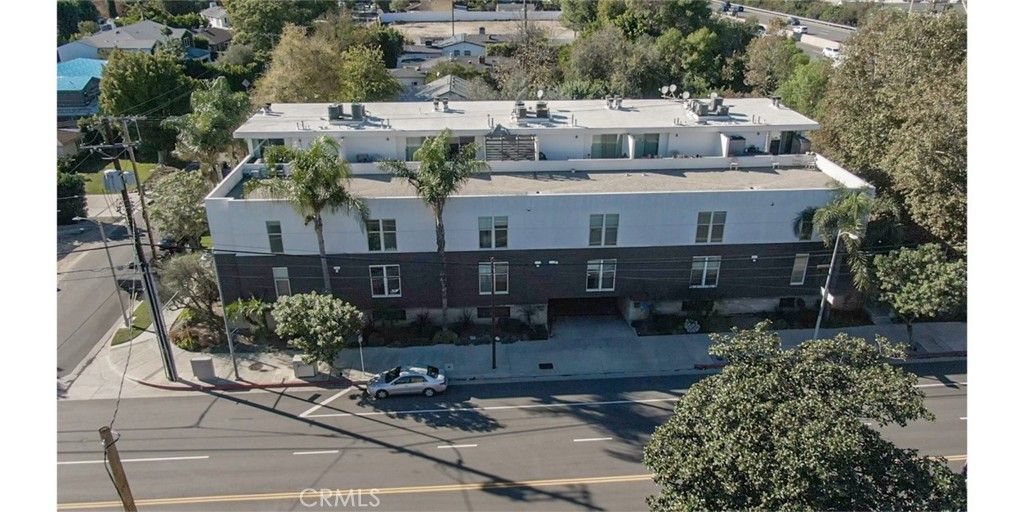 Photo of 4705 Whitsett #106, Studio City, CA 91604 (MLS # BB25274497)