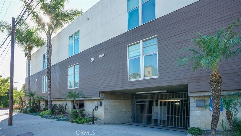 Photo of 4705 Whitsett #106, Studio City, CA 91604 (MLS # BB25274497)