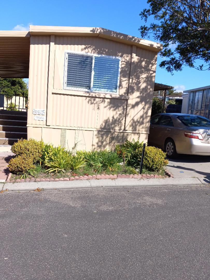 Cute single wide mobile home with , 2 bedrooms and 1 bath. swimming pools, billiards. small children's play ground, basketball court are some of the amenities of the park including the use of club house. Club house. pond. Price reduced.
