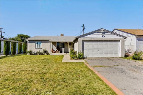 Photo of 8433 Costello Avenue, Panorama City, CA 91402 (MLS # SR26100106)