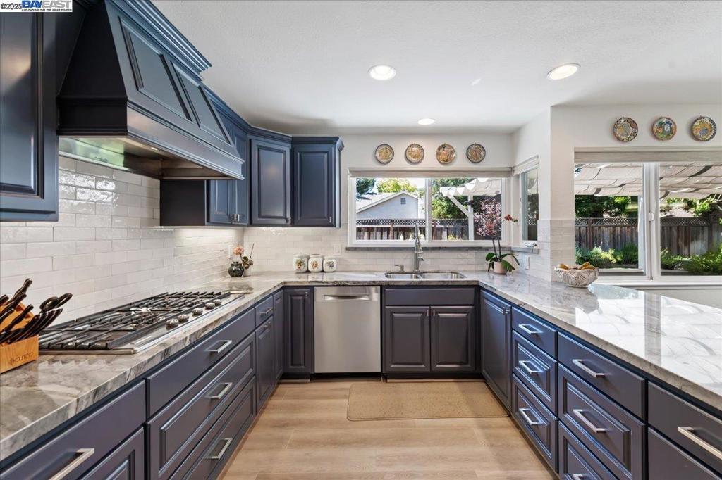3228 Clifford Cir