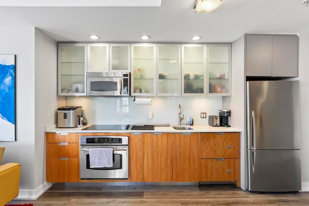 575 6th Ave 1004