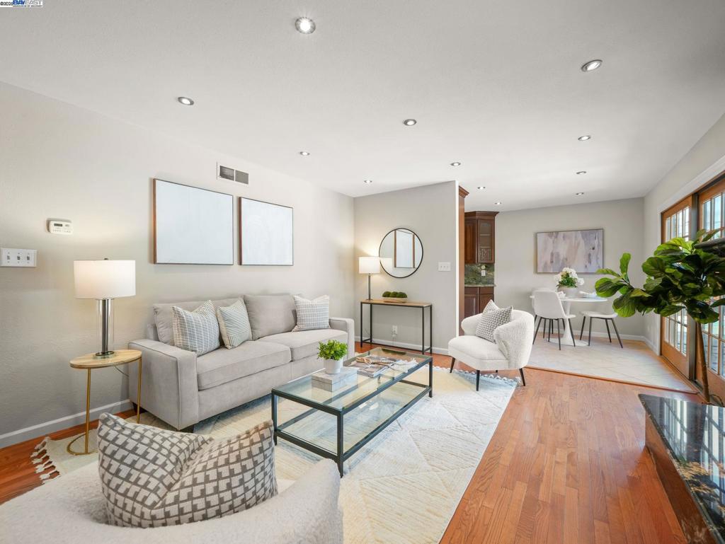 SUNDALE AREA - Residential