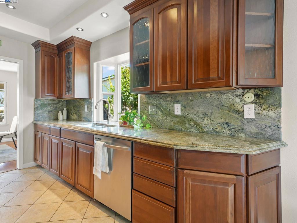 SUNDALE AREA - Residential