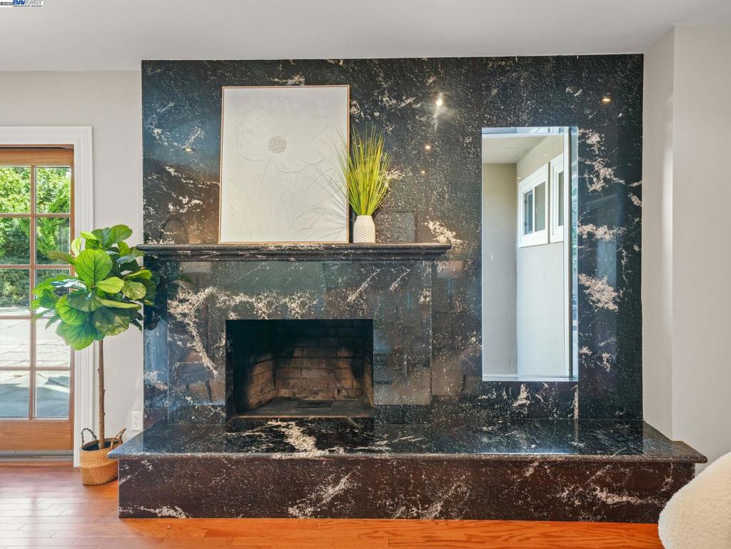 SUNDALE AREA - Residential