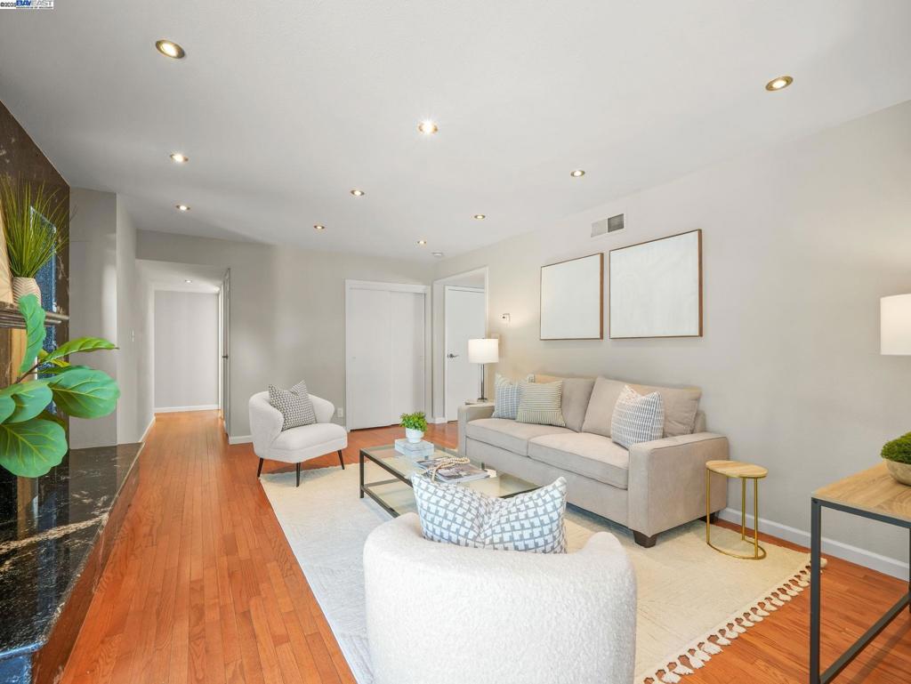 SUNDALE AREA - Residential