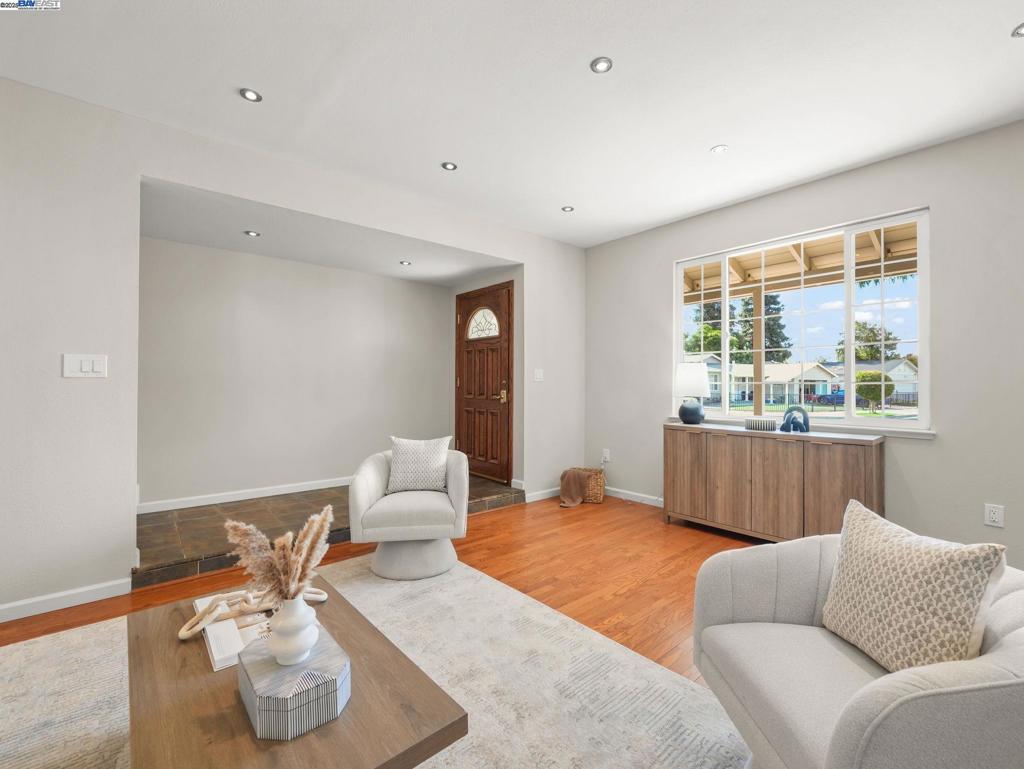 SUNDALE AREA - Residential