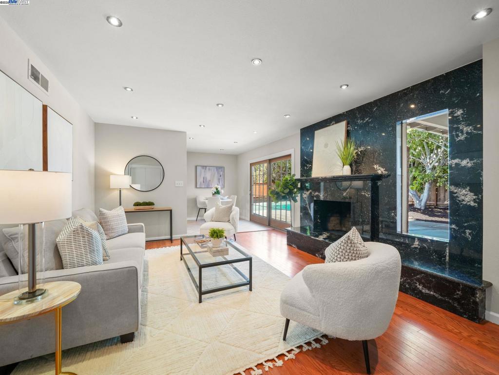 SUNDALE AREA - Residential