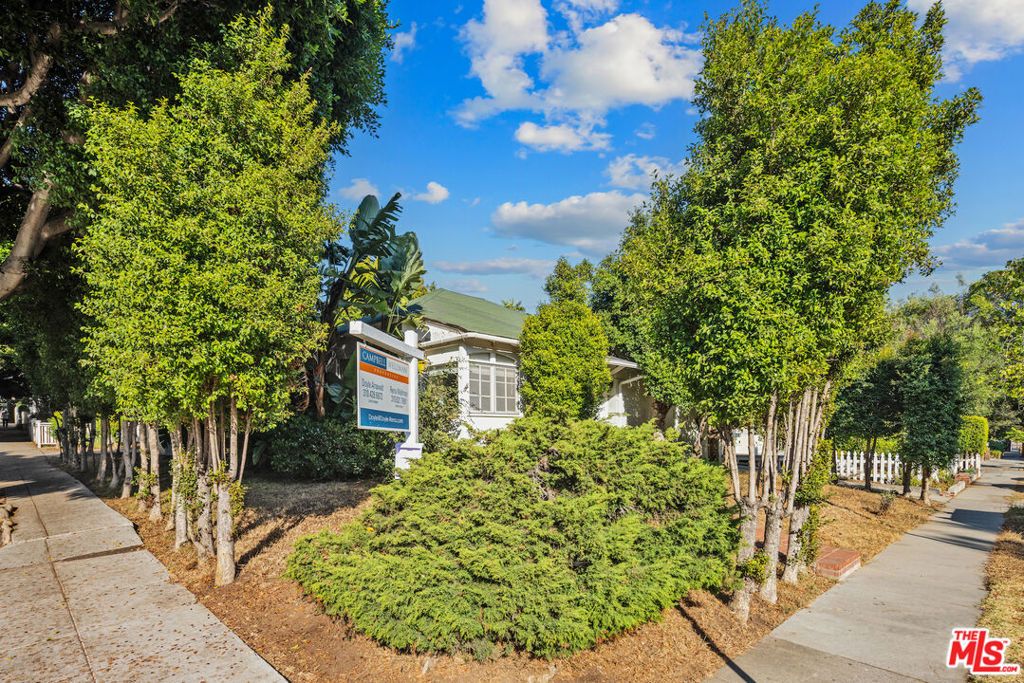 Photo of 1301 Stanford St St, Santa Monica, CA 90404 (MLS # 25549211)