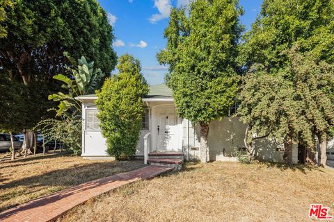 Photo of 1301 Stanford St St, Santa Monica, CA 90404 (MLS # 25549211)