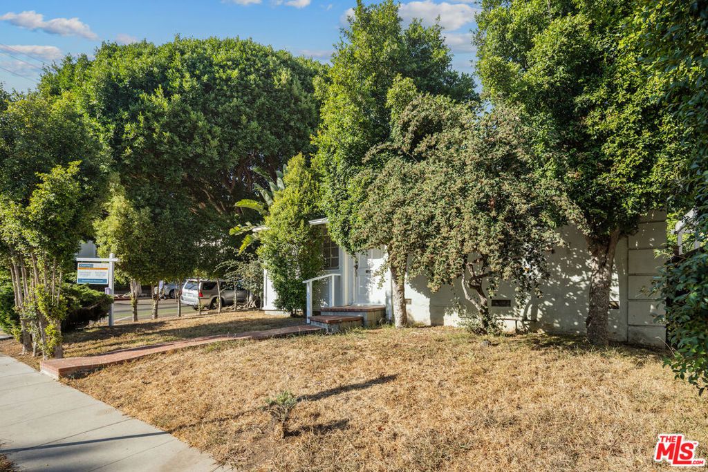 Photo of 1301 Stanford St St, Santa Monica, CA 90404 (MLS # 25549211)
