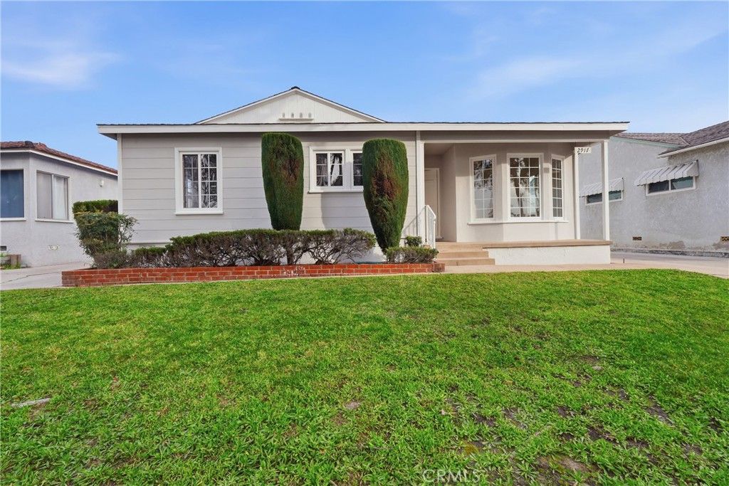 Photo of 2917 Del Amo, Lakewood, CA 90712 (MLS # DW26046703)