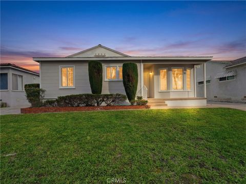 Photo of 2917 Del Amo, Lakewood, CA 90712 (MLS # DW26046703)