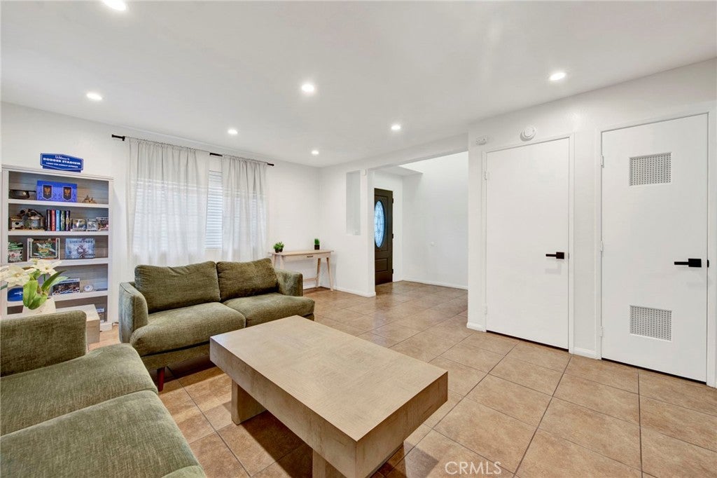 6230 Nye St