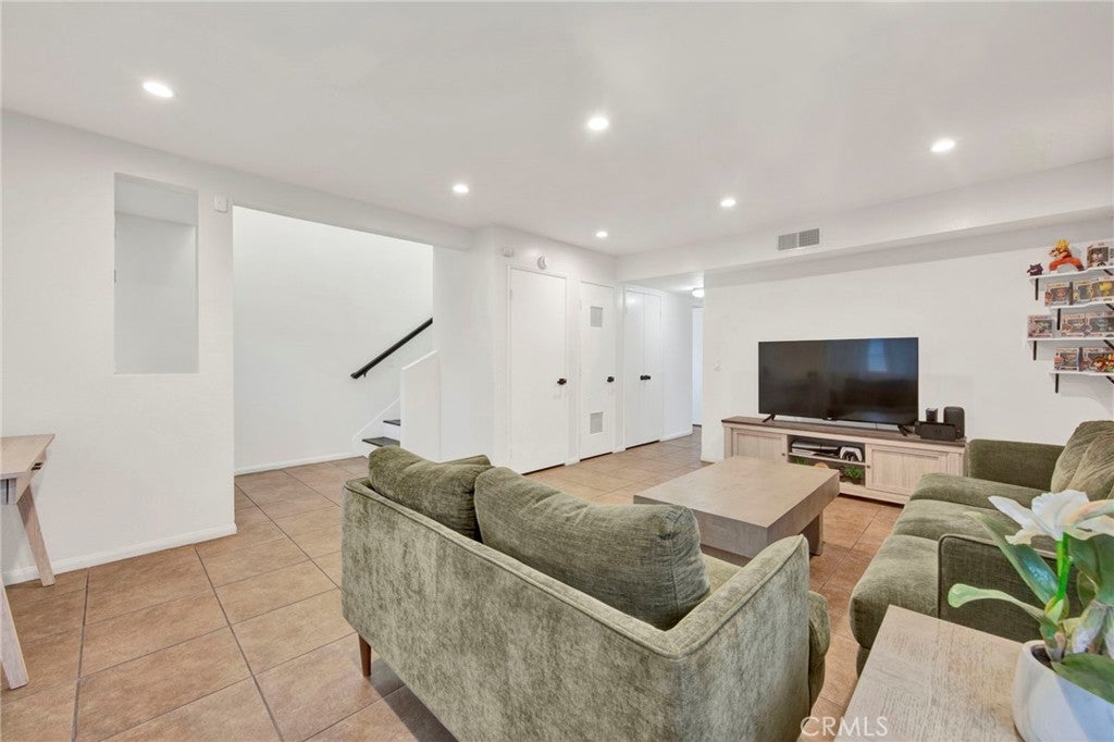 6230 Nye St