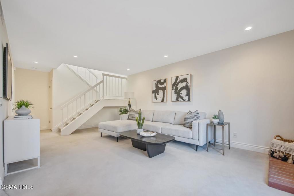 1760 E Avenida De Las Flores