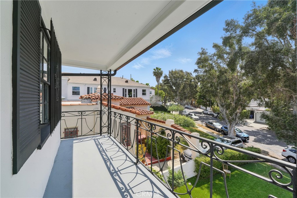 Properties 1 1327 S Burnside