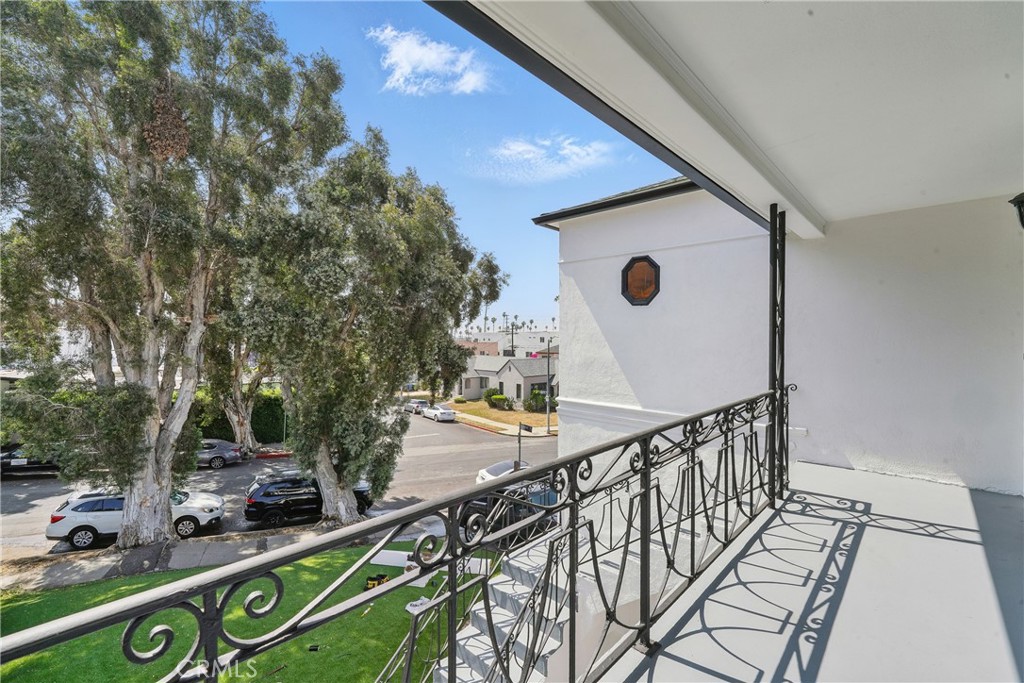 Properties 2 1327 S Burnside