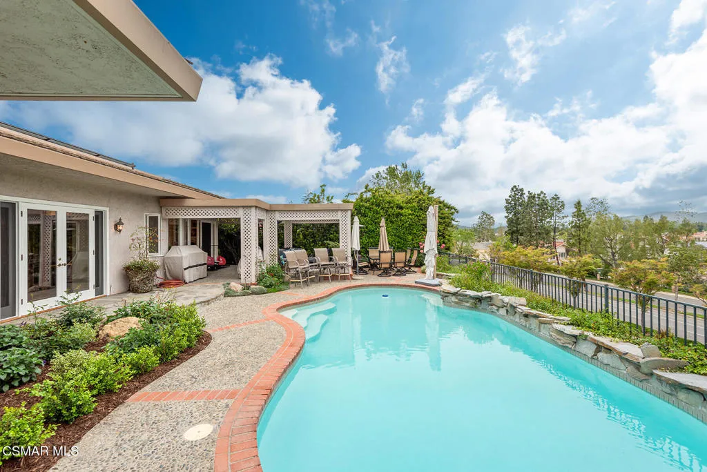 Westlake Village, California 91361, United States, 3 Bedrooms Bedrooms, ,4 BathroomsBathrooms,Residential,Active,112879