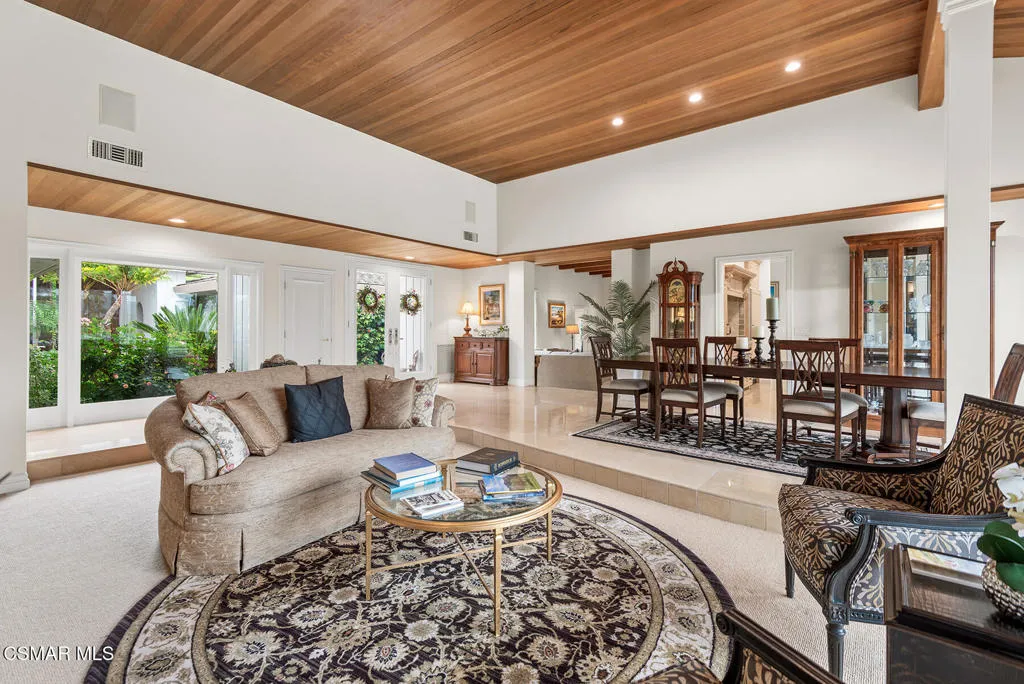 Westlake Village, California 91361, United States, 3 Bedrooms Bedrooms, ,4 BathroomsBathrooms,Residential,Active,112879