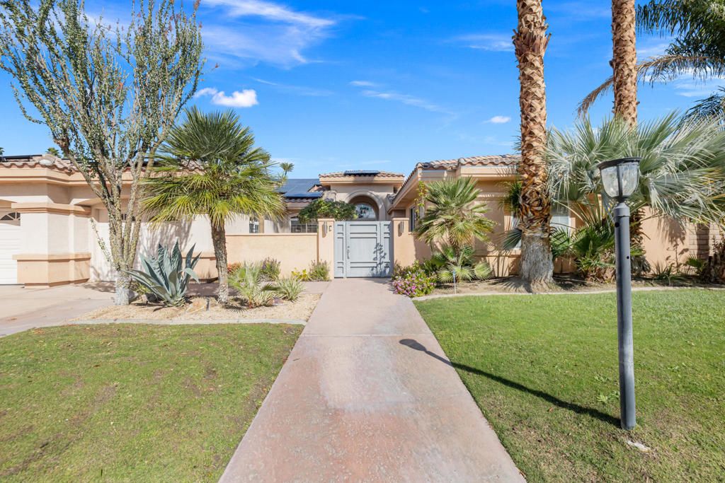 Photo of 4 Ivy League Circle, Rancho Mirage, CA 92270 (MLS # 219143595DA)