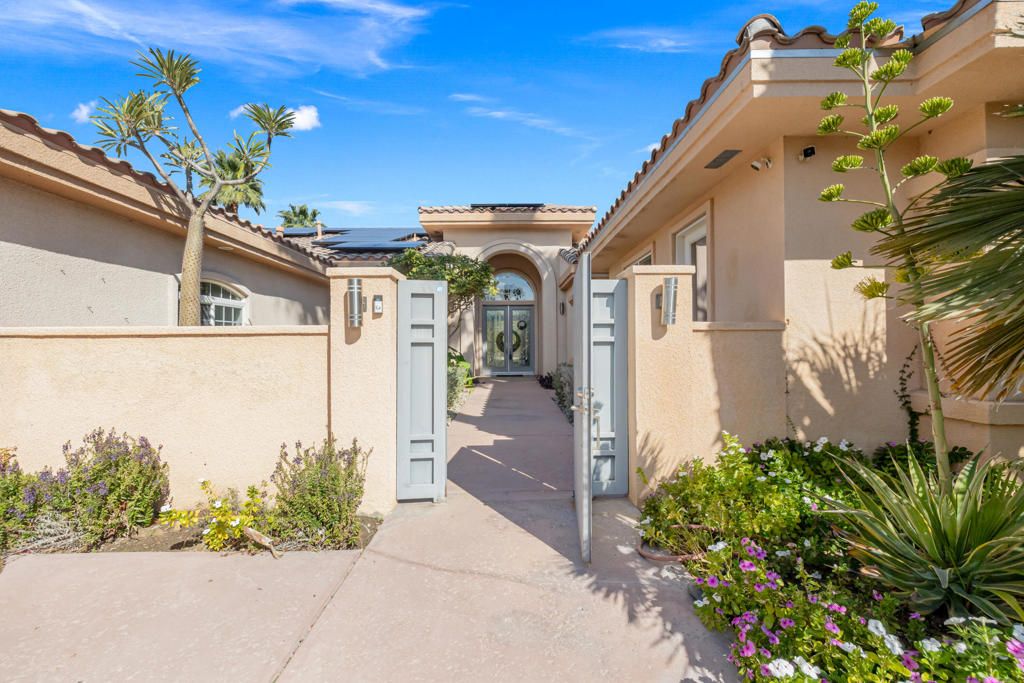 Photo of 4 Ivy League Circle, Rancho Mirage, CA 92270 (MLS # 219143595DA)