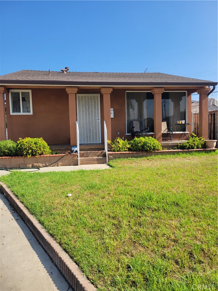 ONE OF THE KIND , FOR THE NEIGHBORHOOD, THIS PROPERTY WAS REMODELED 2020 -2021 IT HAS 5 BED - 2 BATH CURRENTLY BEING USE AS A 4 BED 3 BATH AN ADU WITH 2BED 1 BATH ,OWNER HAS THE CITY'S PERMIT AS PER REQUESTS.
BUYERS TO VERIFY ALL INFORMATION .
