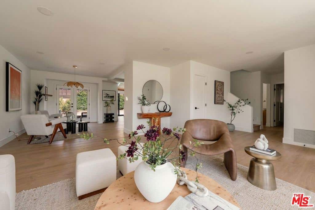 Photo of 13925 Branton Place, Sherman Oaks, CA 91423 (MLS # 26665901)
