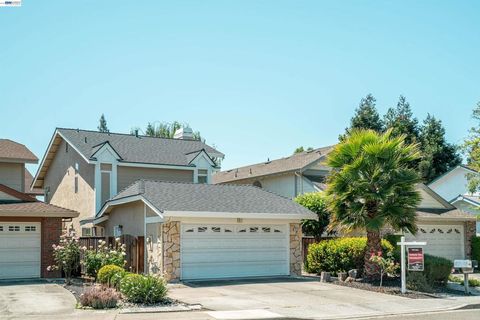 Photo of 6156 Corte Padre, Pleasanton, CA 94566 (MLS # 41134856)
