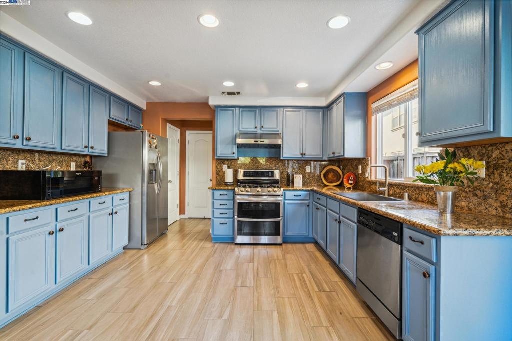 MOSS LANDING - Residential
