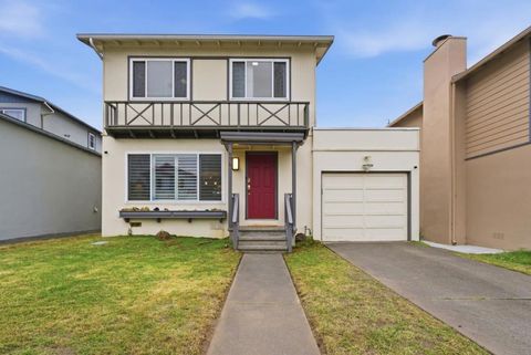 Photo of 656 Forest Lake Drive, Pacifica, CA 94044 (MLS # ML82046816)