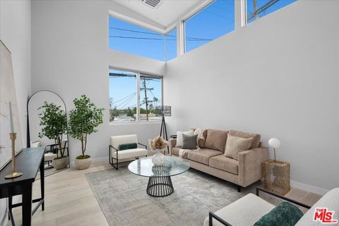 Photo of 541 Rose Avenue #Loft, Venice, CA 90291 (MLS # 26635921)