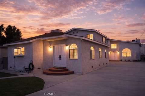Photo of 14349 Tiara Street, Sherman Oaks, CA 91401 (MLS # SR26047212)