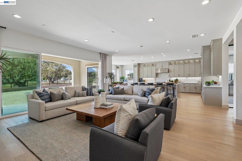 2690 Bay View Drive