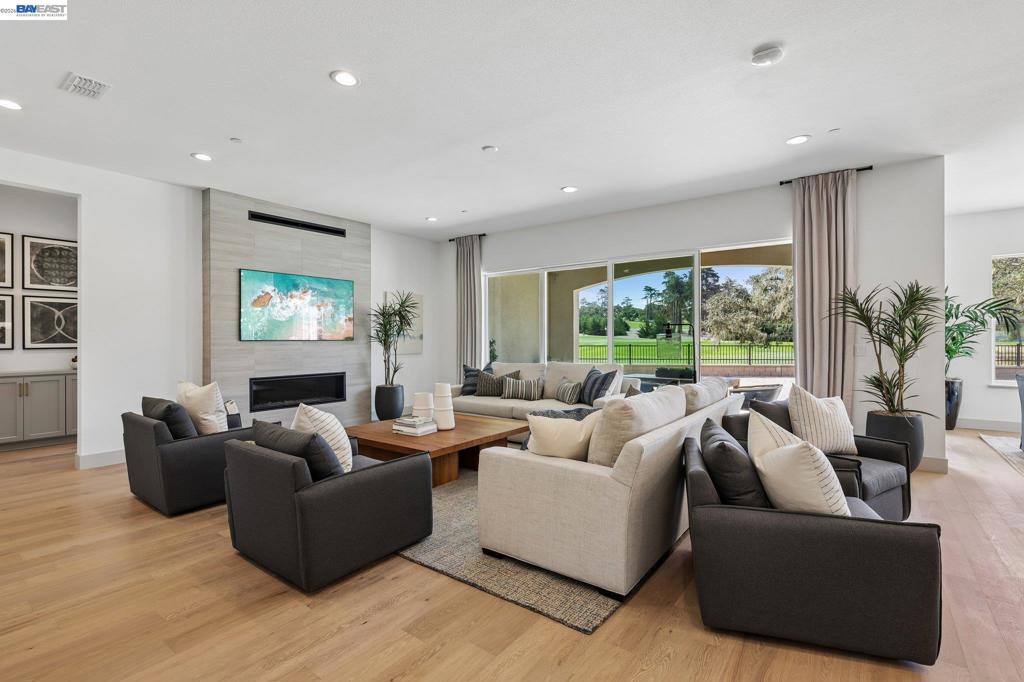 2690 Bay View Drive