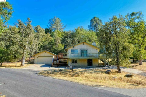 Photo of 12830 Cresthaven Dr, Groveland, CA 95321 (MLS # 41152550)