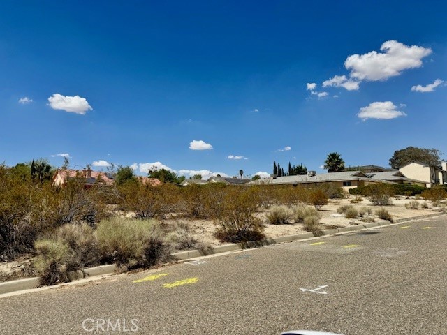 Prime Multifamily Lot – Great Neighborhood, Excellent Location!
Don’t miss this rare opportunity to own a vacant piece of land in one of the area’s most desirable neighborhoods. This parcel is perfectly suited for multifamily development, offering incredible potential for investors or builders.
Situated on a beautiful view street with curb and gutter in place, the property is surrounded by well-kept homes and quality developments. Conveniently located near shopping, dining, and schools, with easy freeway access for commuters, this location combines everyday convenience with long-term value.
Whether you’re looking to build a profitable multifamily project or create your own investment vision, this land offers endless possibilities.
Great location – Great opportunity – Ready for your plans!