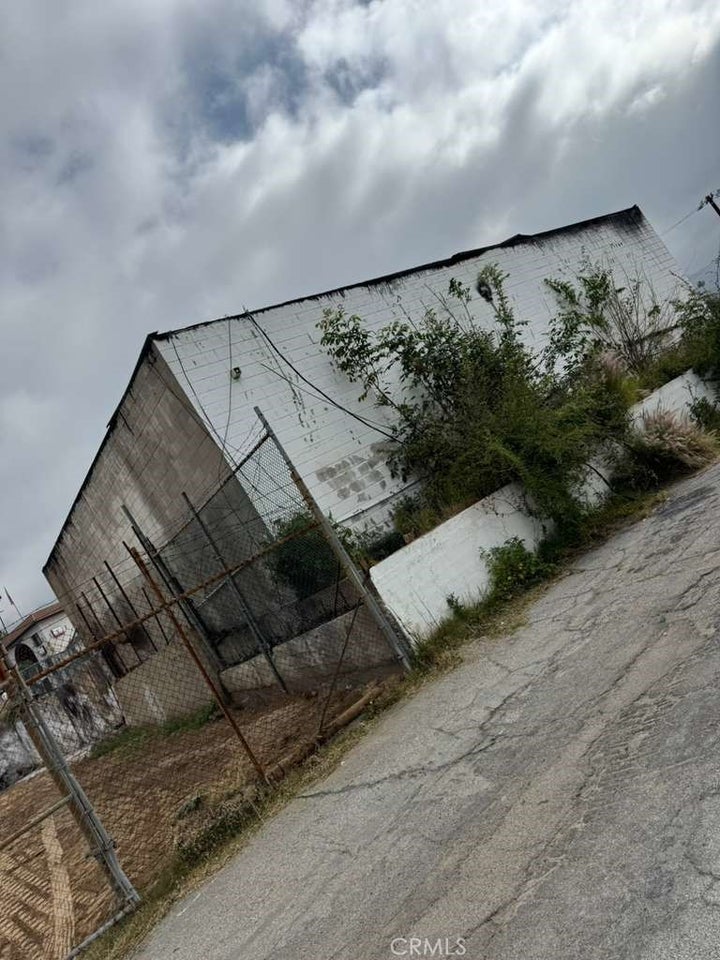 Photo 1 of 5 — 2427 Lake, Altadena, CA 91001
