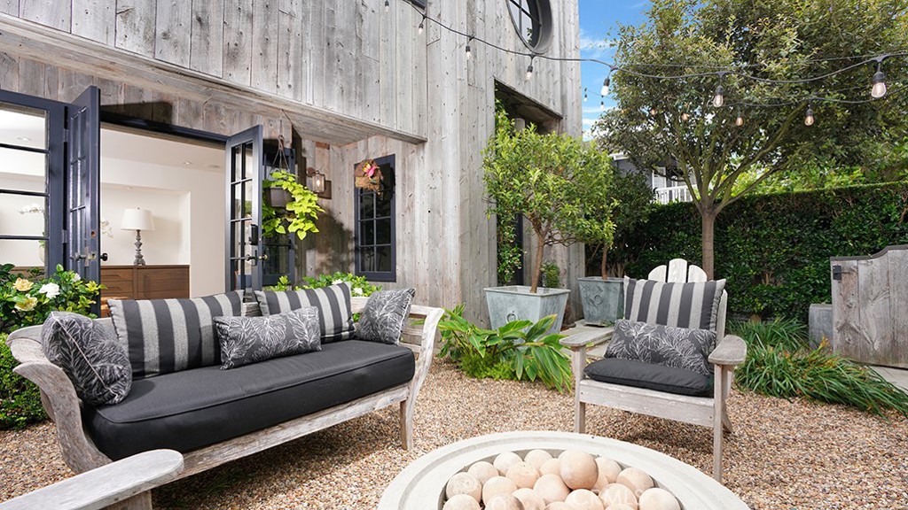 Corona del Mar South of PCH (CDMS) - Residential
