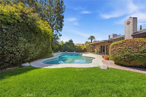 Photo of 704 Winchester Street, Bakersfield, CA 93309 (MLS # SR26114164)