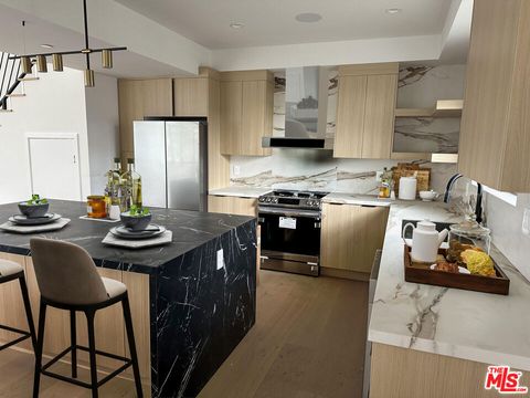 Photo of 1900 20th Street St #B, Santa Monica, CA 90404 (MLS # 26839813)