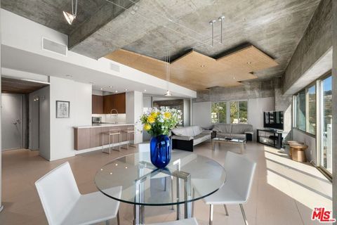 Photo of 7135 Hollywood Boulevard #1210, Los Angeles, CA 90046 (MLS # 26702441)