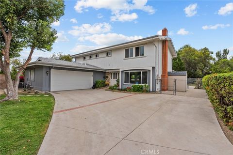 Photo of 23760 Harwich Place, West Hills, CA 91307 (MLS # SR26026727)