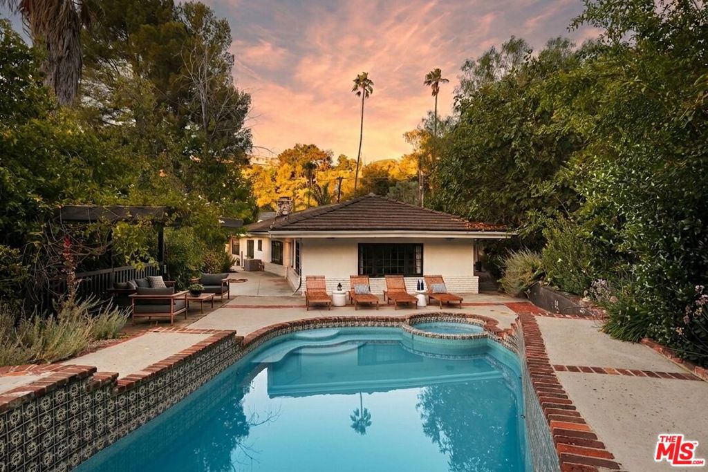 Photo of 16644 Calneva Drive, Encino, CA 91436 (MLS # 26986211)