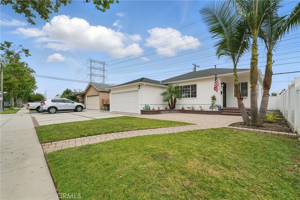 3818 Stevely Avenue