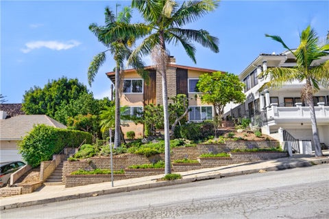 Photo of 145 A Bennett Avenue, Long Beach, CA 90803 (MLS # OC26223214)