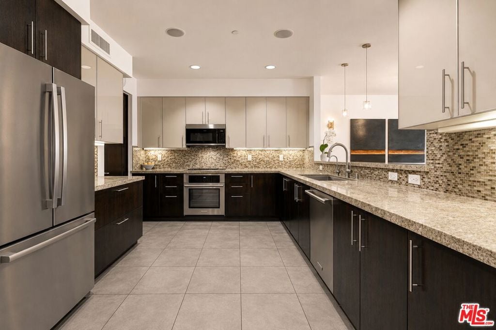 1304 Roxbury Drive 202
