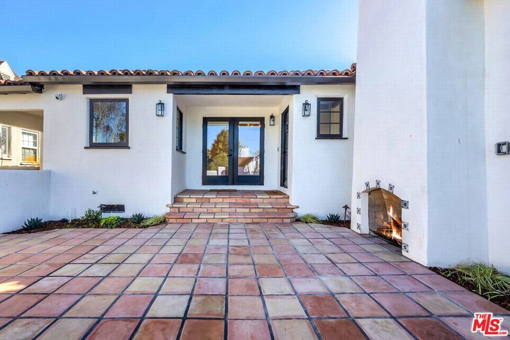 Photo of 920 S Spaulding Avenue, Los Angeles, CA 90036 (MLS # 25628925)