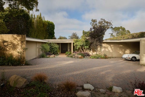 Photo of 344 S Cliffwood Avenue, Los Angeles, CA 90049 (MLS # 26850839)