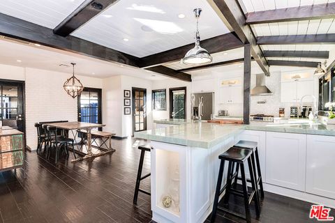 Photo of 4930 STROHM Avenue, North Hollywood, CA 91601 (MLS # 26646283)